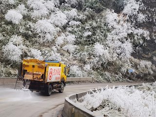 以“雪”為令，抗冰保通昭通公路人在行動